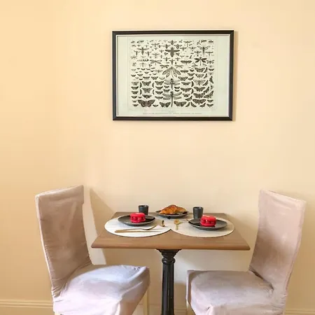 La Lumiere Eiffel Walk To Tower Παρίσι