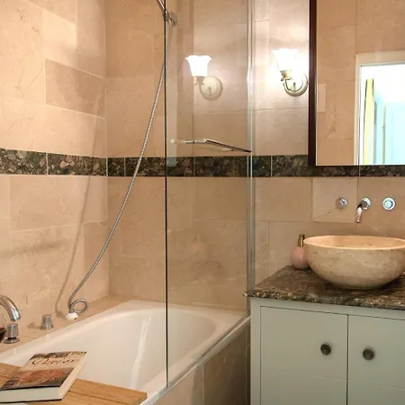 La Lumiere Eiffel Walk To Tower *