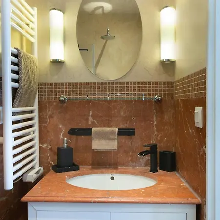 La Lumiere Eiffel Walk To Tower *